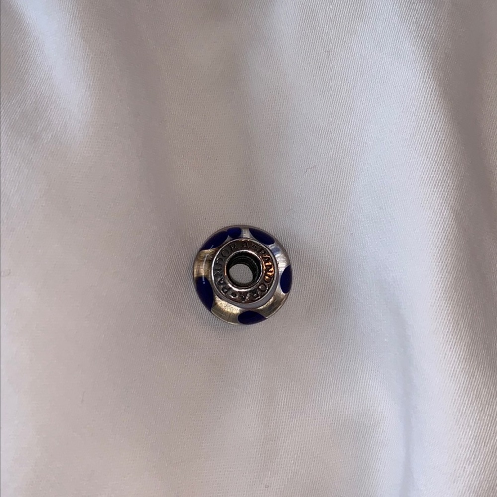 Glass bead